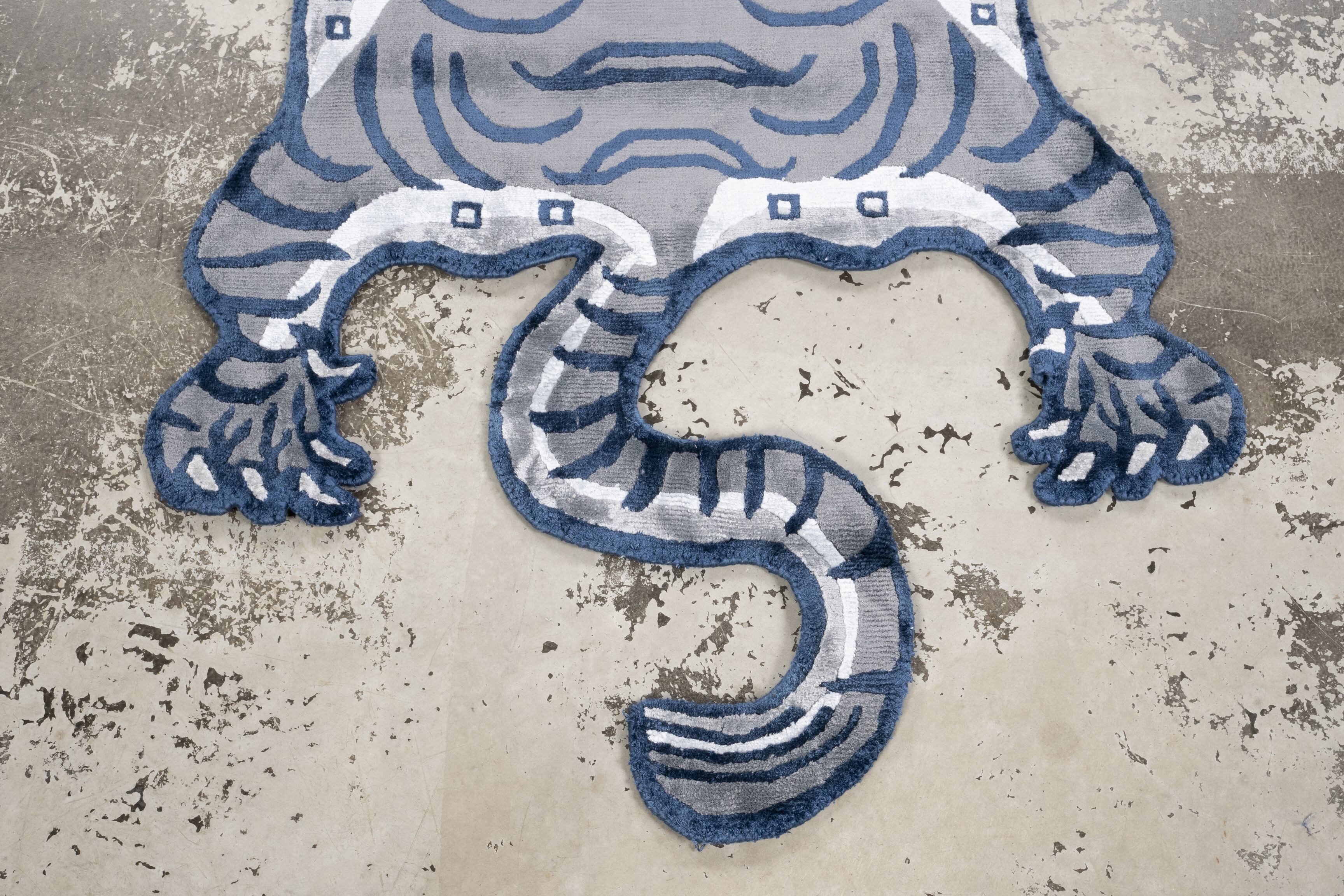 Tibetan Tiger Rug 《Mサイズ•シルク・オリジナル3・アッシュグレー115