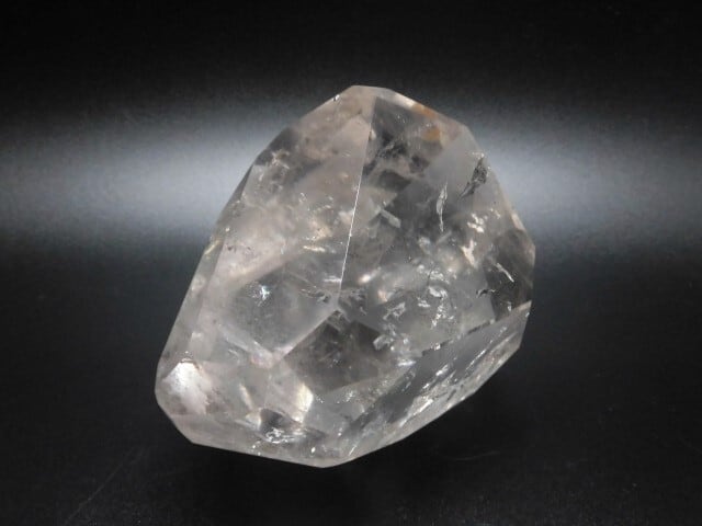 ずっしり約1.6kg 【送料無料】【高品質】ブラジル産多面カット水晶