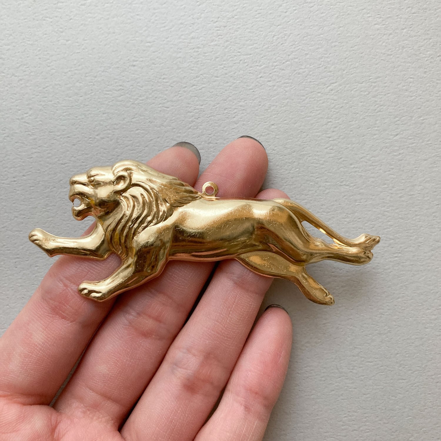 再入荷〉USA真鍮 ライオンの横向き大ぶりチャーム | Dua-アクセサリー