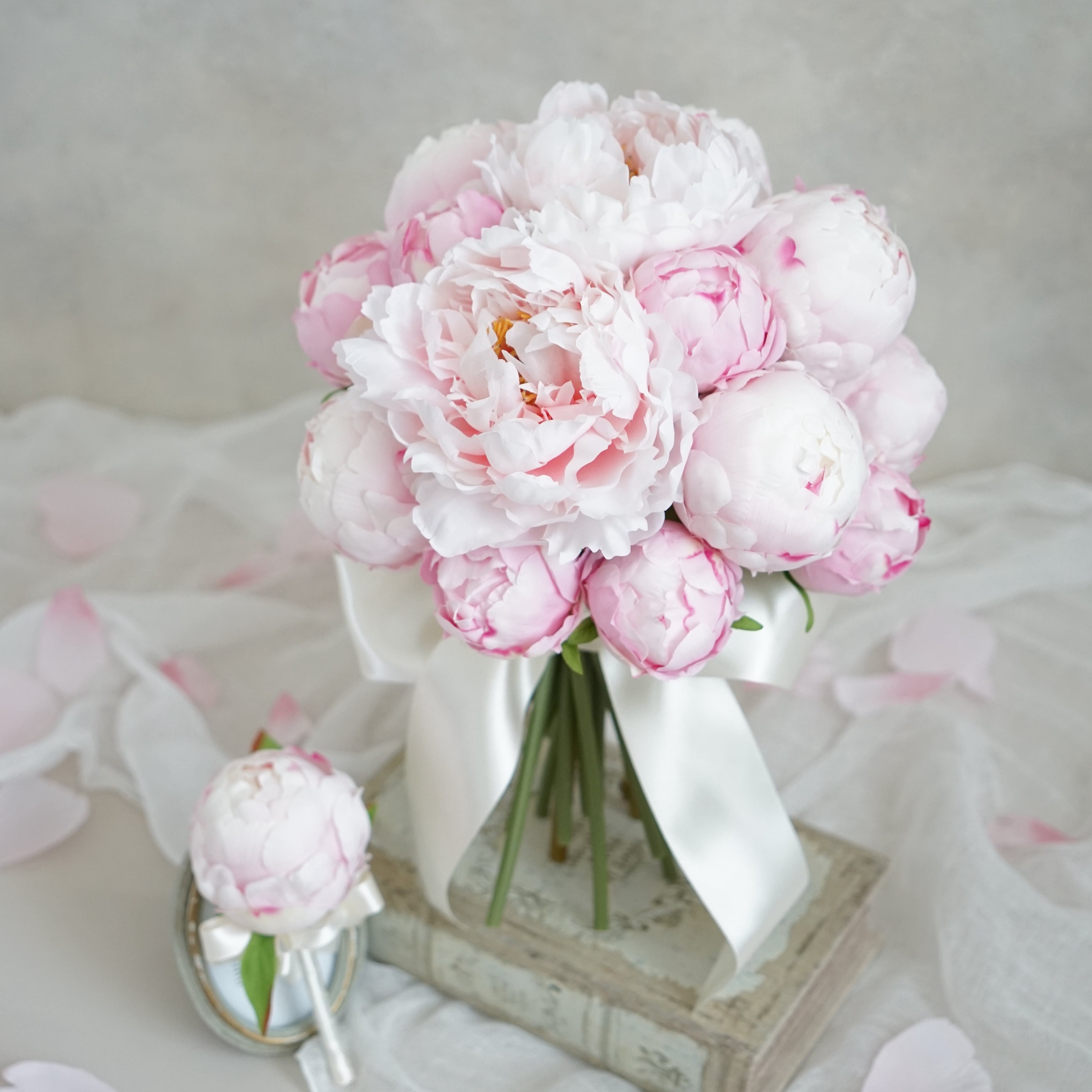 ウェディングブーケ くすみピンク ブートニア アーティフィシャルフラワー 造花