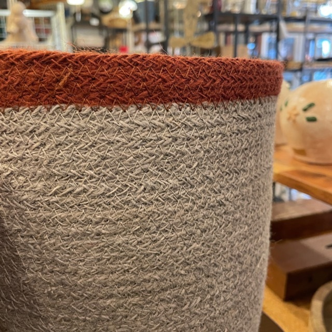 Bangladesh Basket U-shaped colored jute M / バングラデシュ バスケット Uシェイプ カラージュート 収納カゴ リビング収納 ナチュラル ハンドメイド 手作り 天然素材 インテリア雑貨 編みかご 小物入れ ギフト プレゼント かわいい カラフル