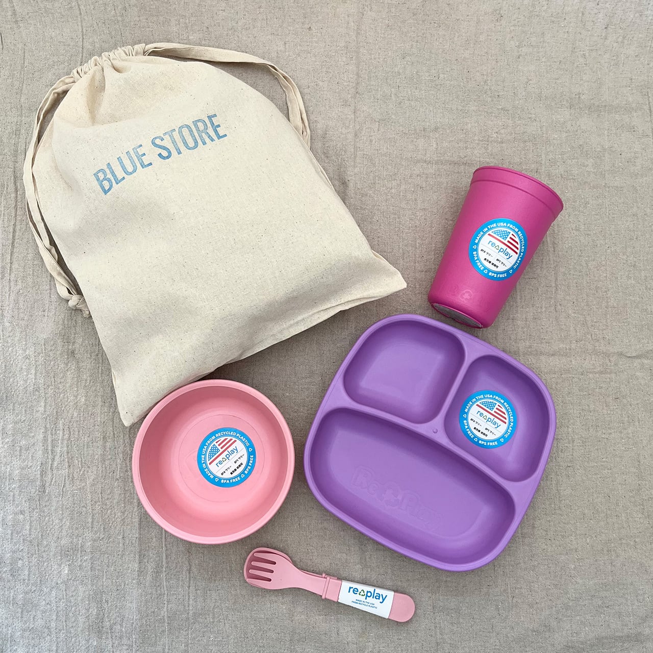 【BLUE STORE限定 キッズ食器SPECIAL4点セット】コットンバッグ付き| 再生プラ|食器セット|ギフト|出産祝い|Re-Play リプレイ 公式輸入代理店