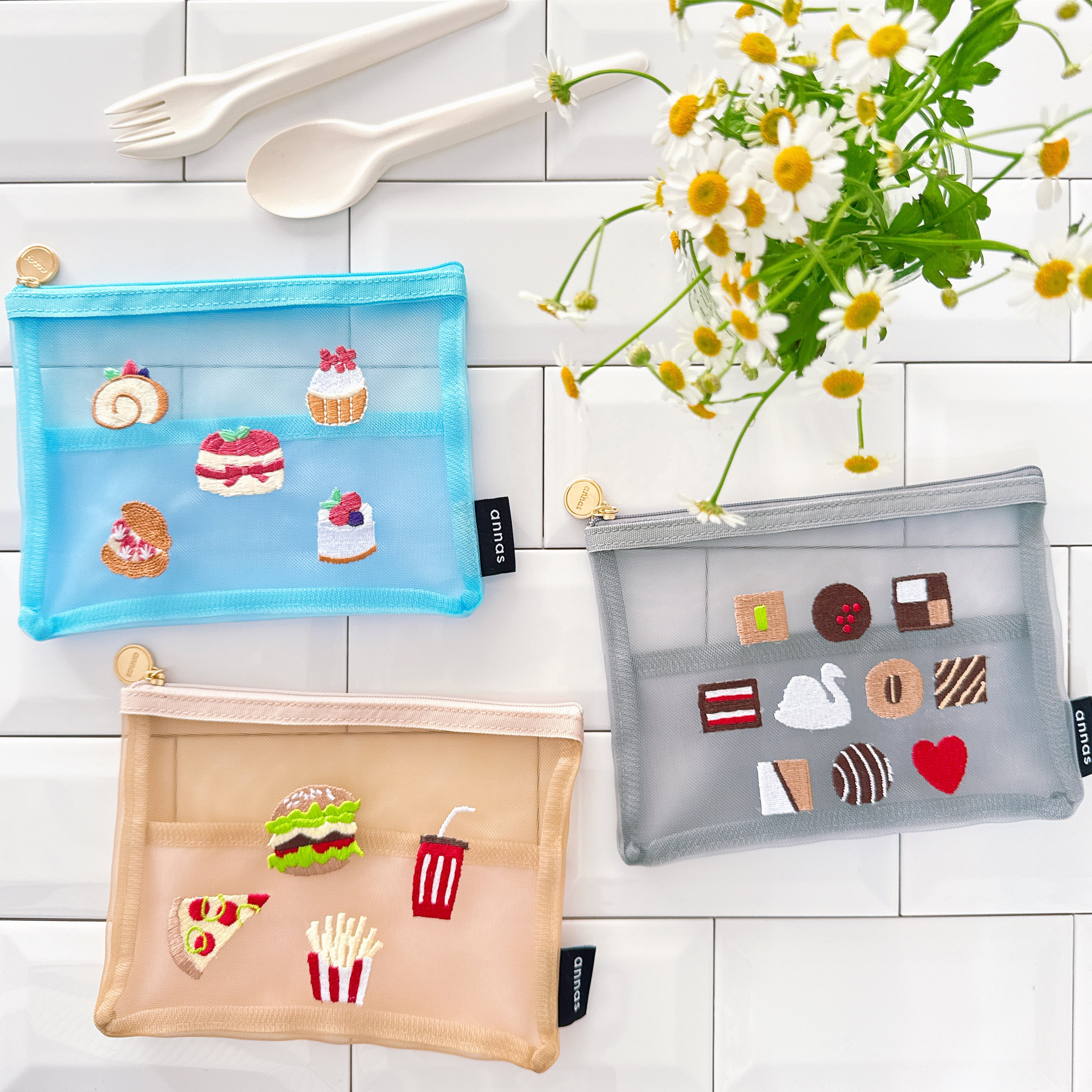 annas刺繍文具】刺繍メッシュポーチ｜チョコ | Net store アンナとラパン