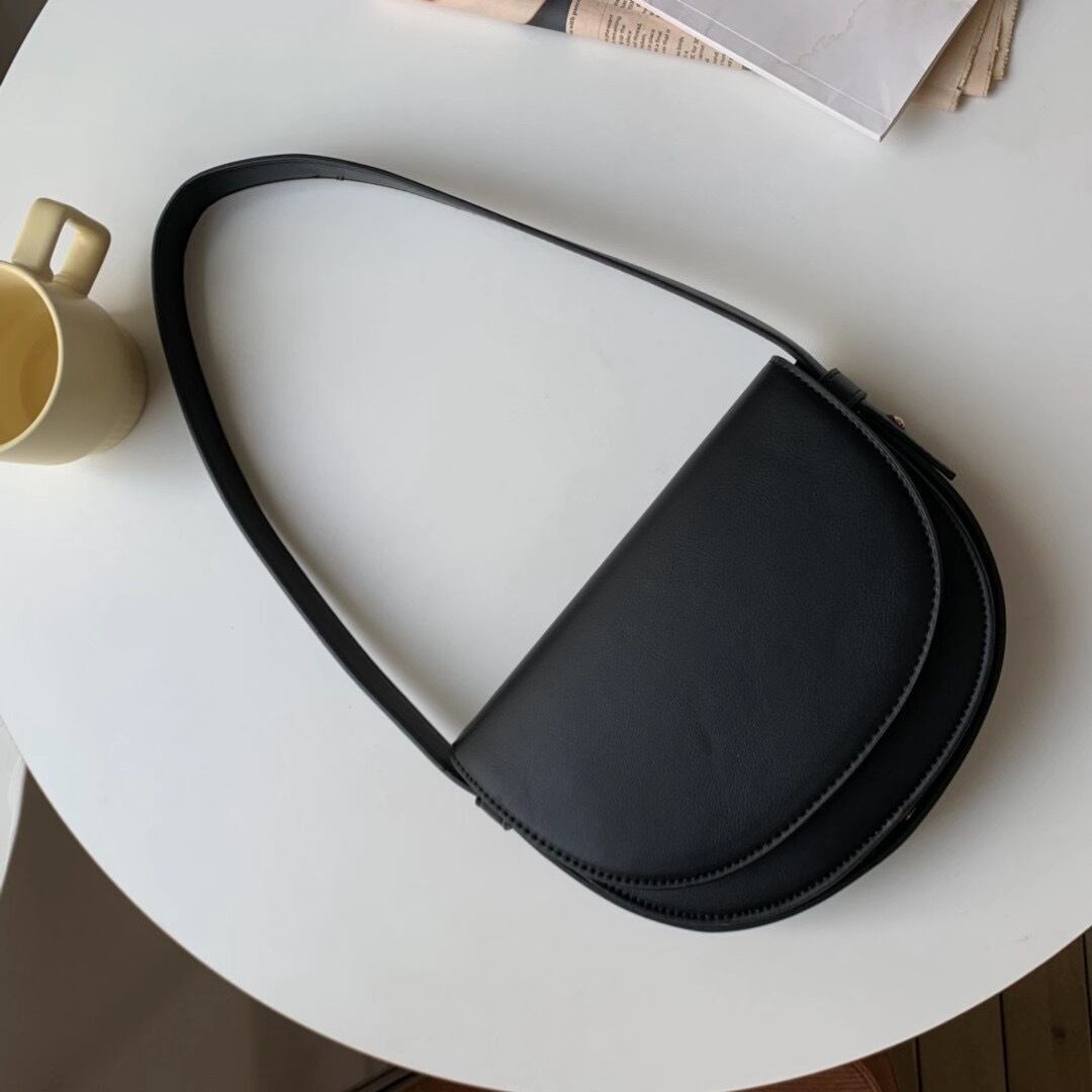セミサークルショルダーバッグ