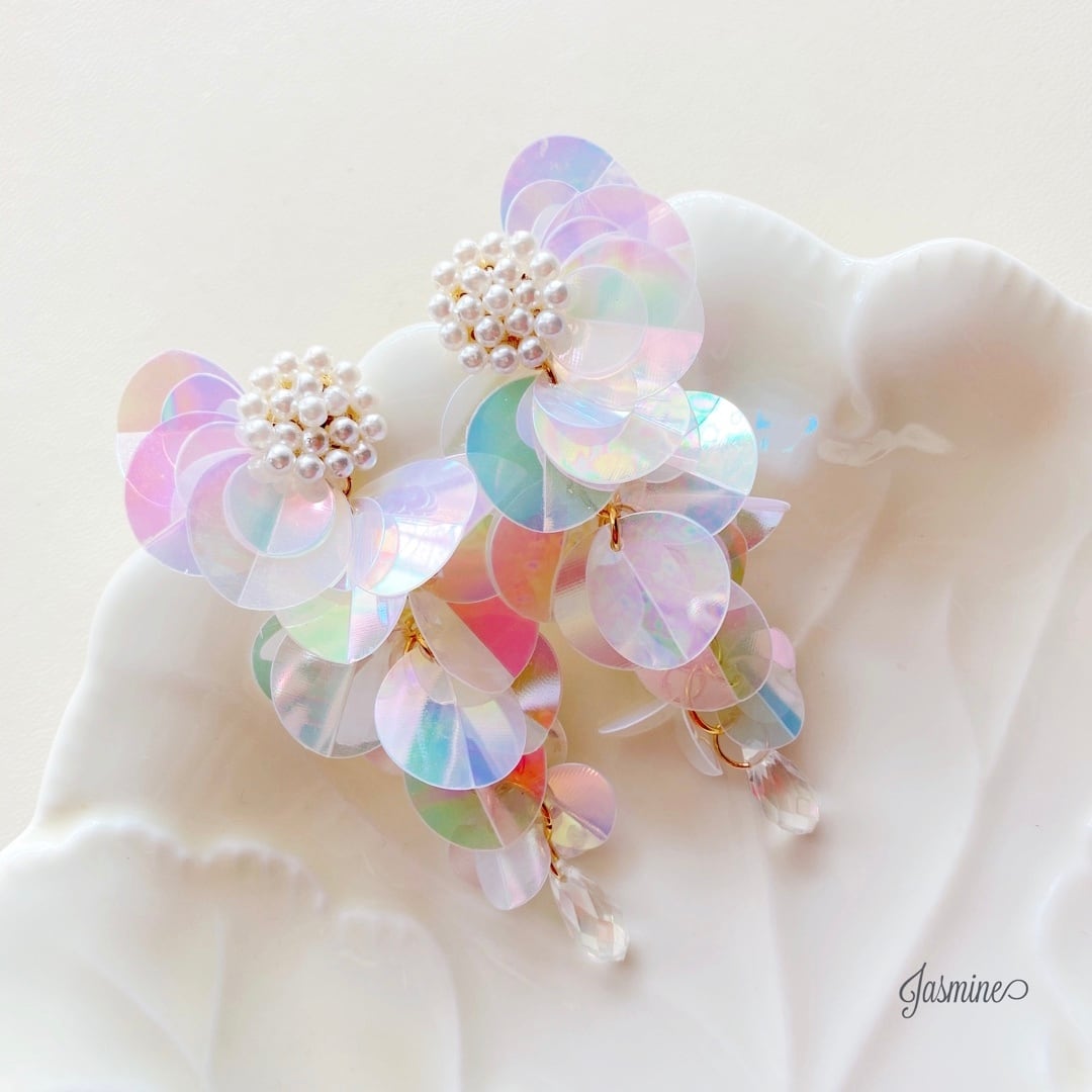 新 発売ハンドメイド・手芸 - 大ぶりスパンコールフラワーと大ぶり  