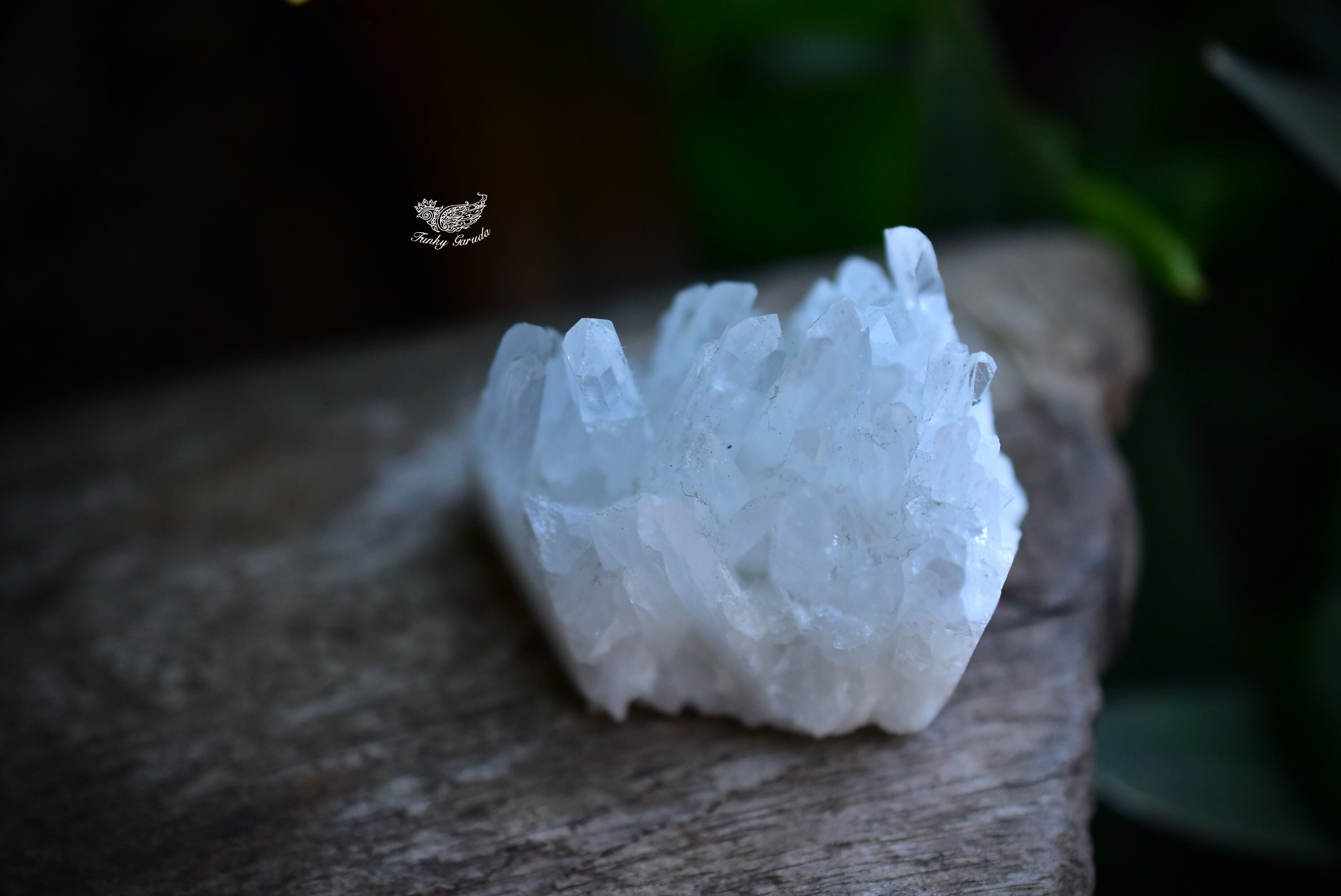 力強い氷山☆クリスタル原石クラスターs149 | Funky garuda Stone