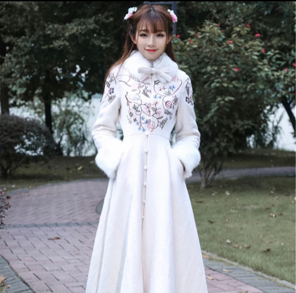 チャイナ服デザイン　ホルターネック型　ロングドレス　白色