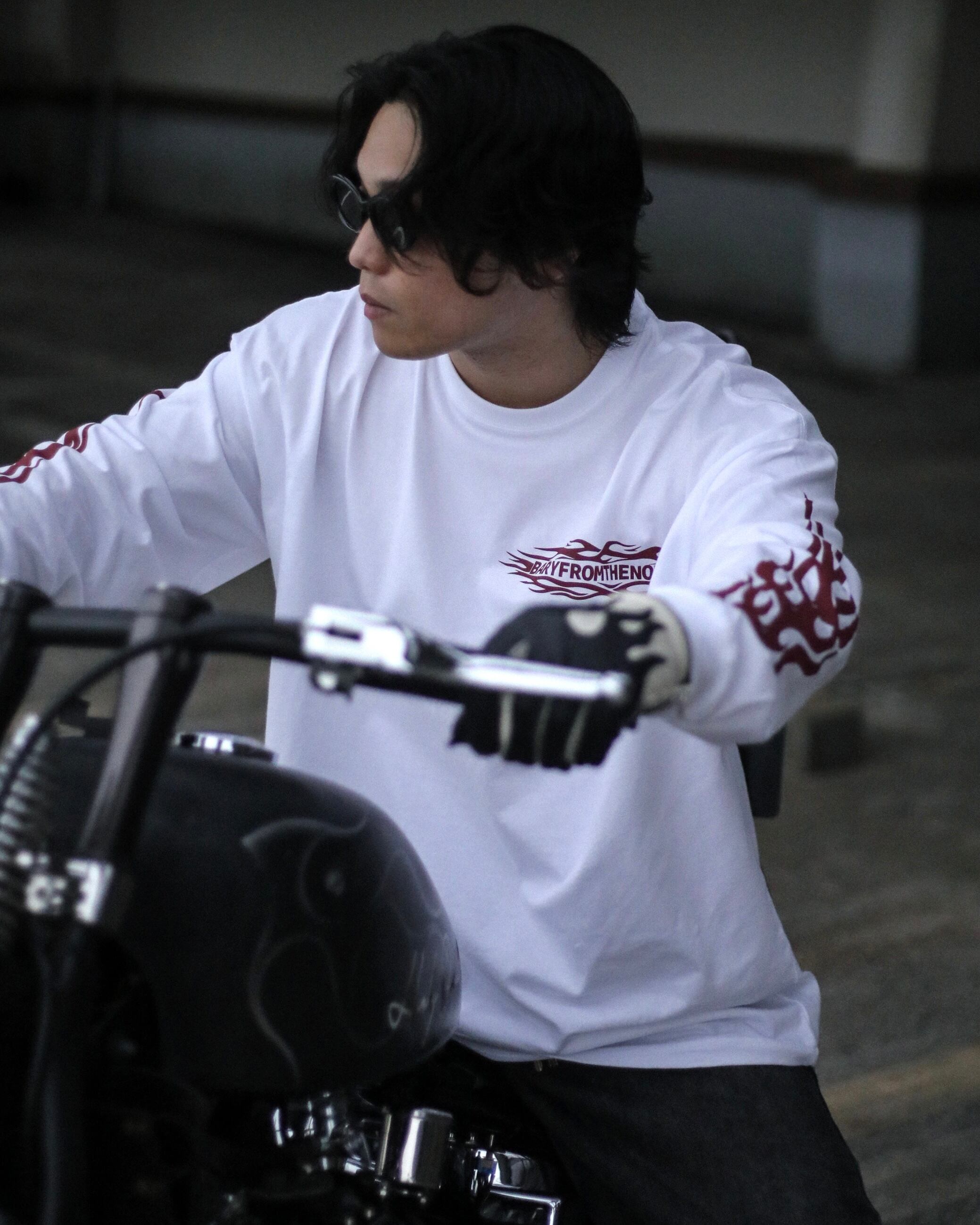 送料無料】FLAMES LONG T-SHIRTS/White | BARYFROMTHENORM