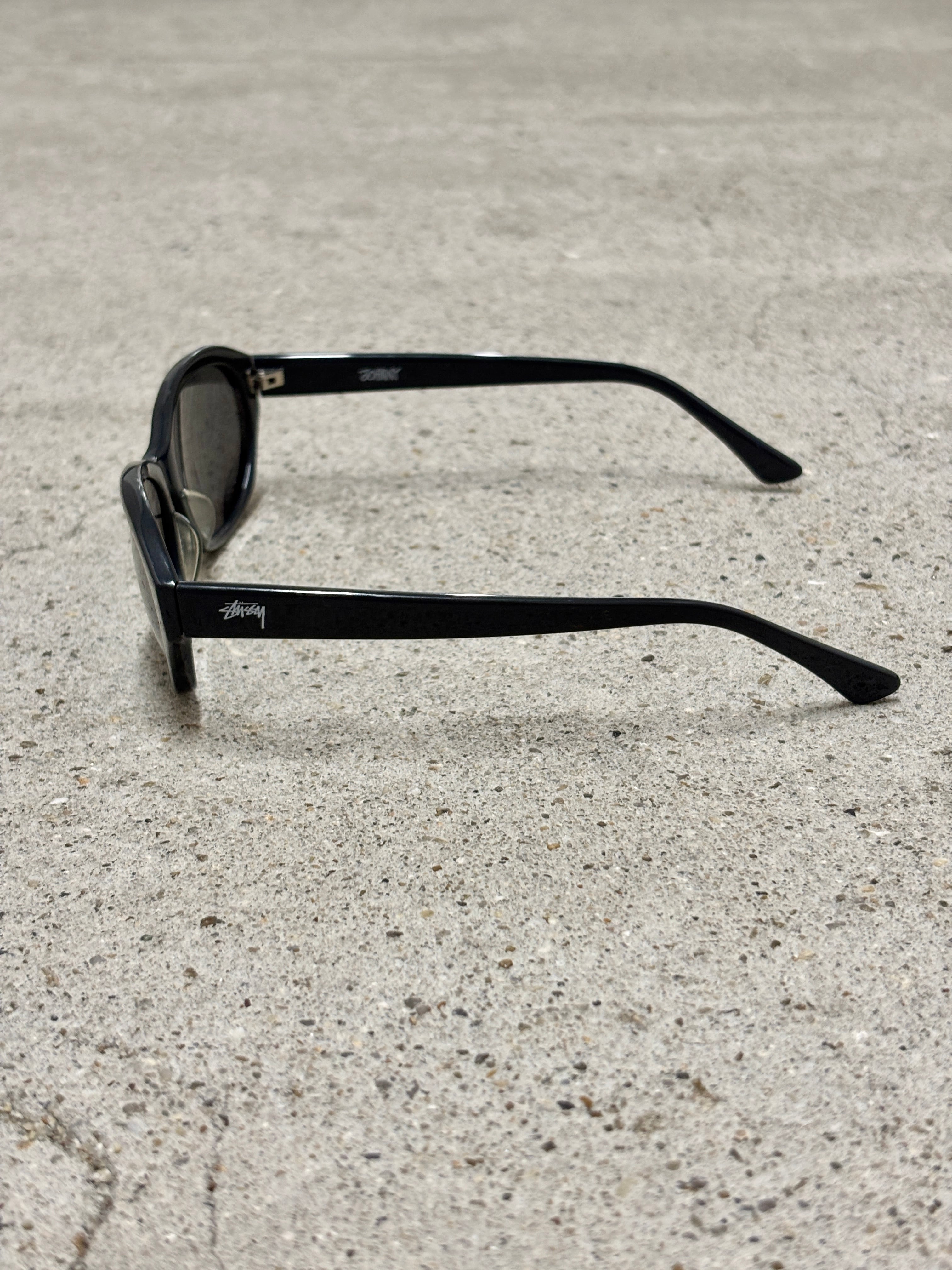 STUSSY × UNDERCOVER/Sunglasses/JOHNNY/サングラス/ジョニ－/グレ