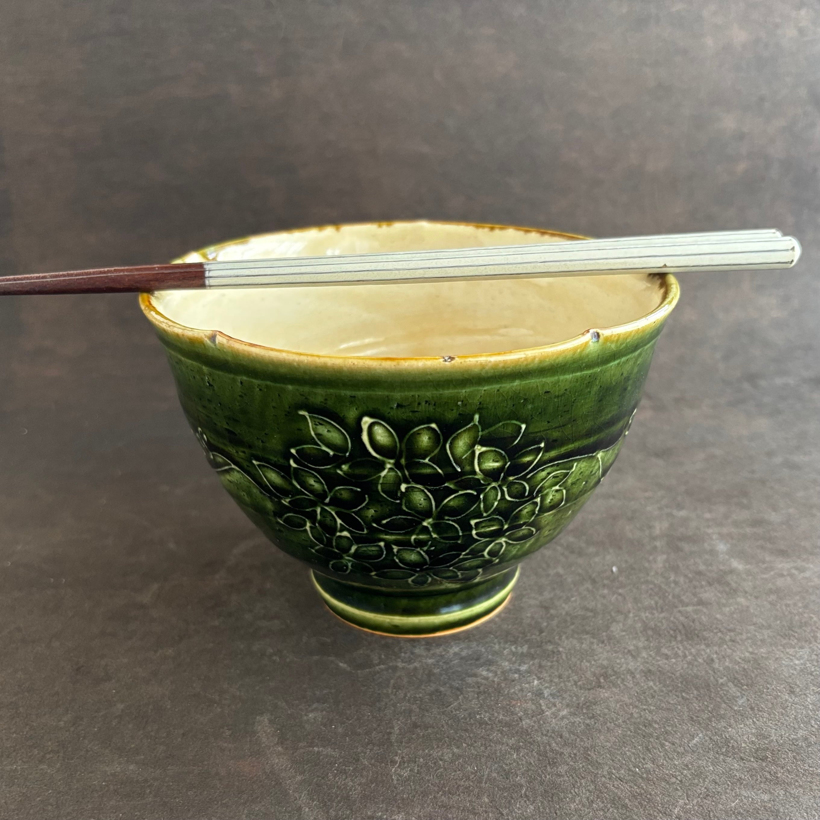 土和のルリエフ　織部釉　花形丼ぶり