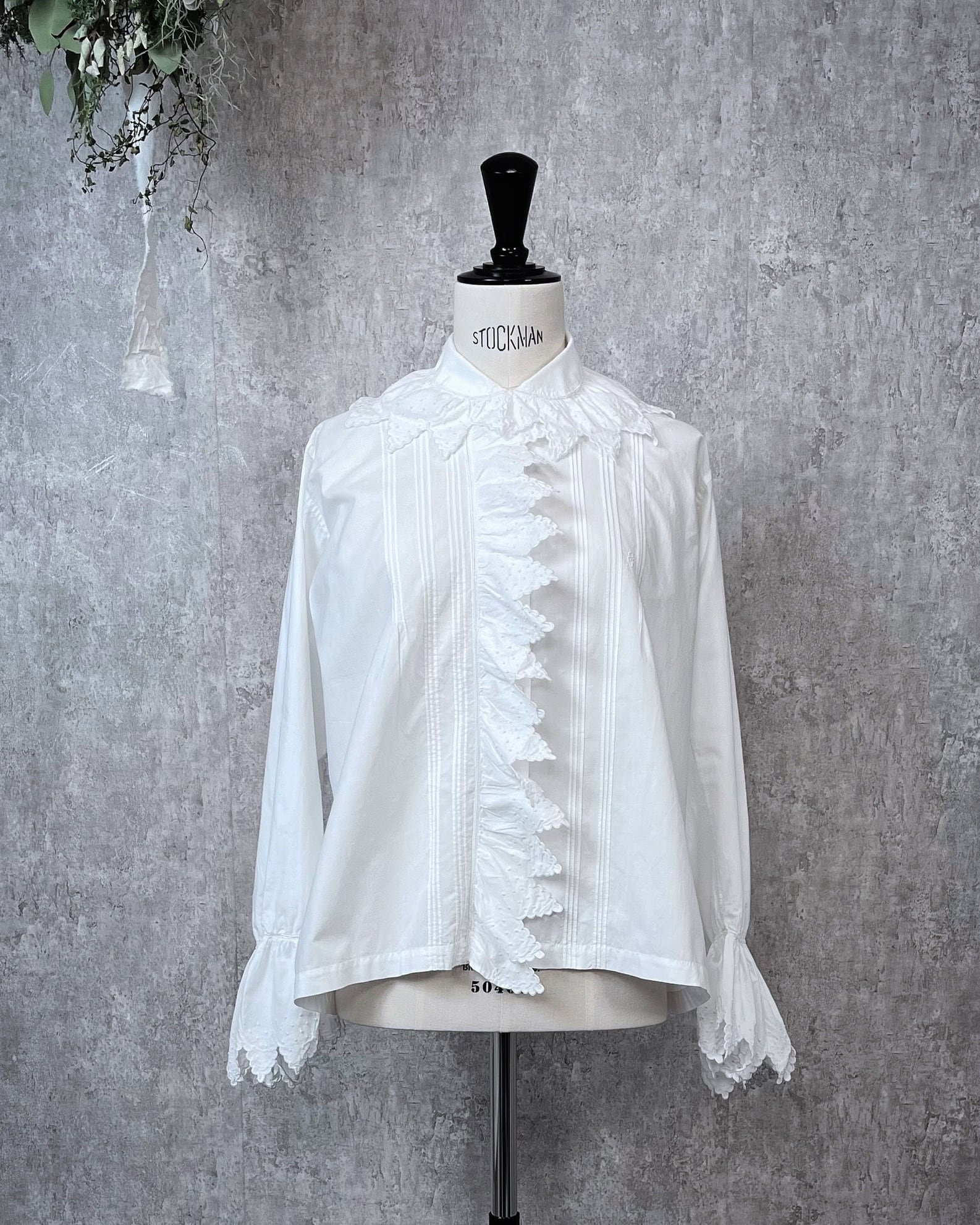 mu：  1800s後期〜1900sフランスアンティーク ブラウス 1900年代初頭 フランス フリルの刺繍がうっすら水色の珍しい