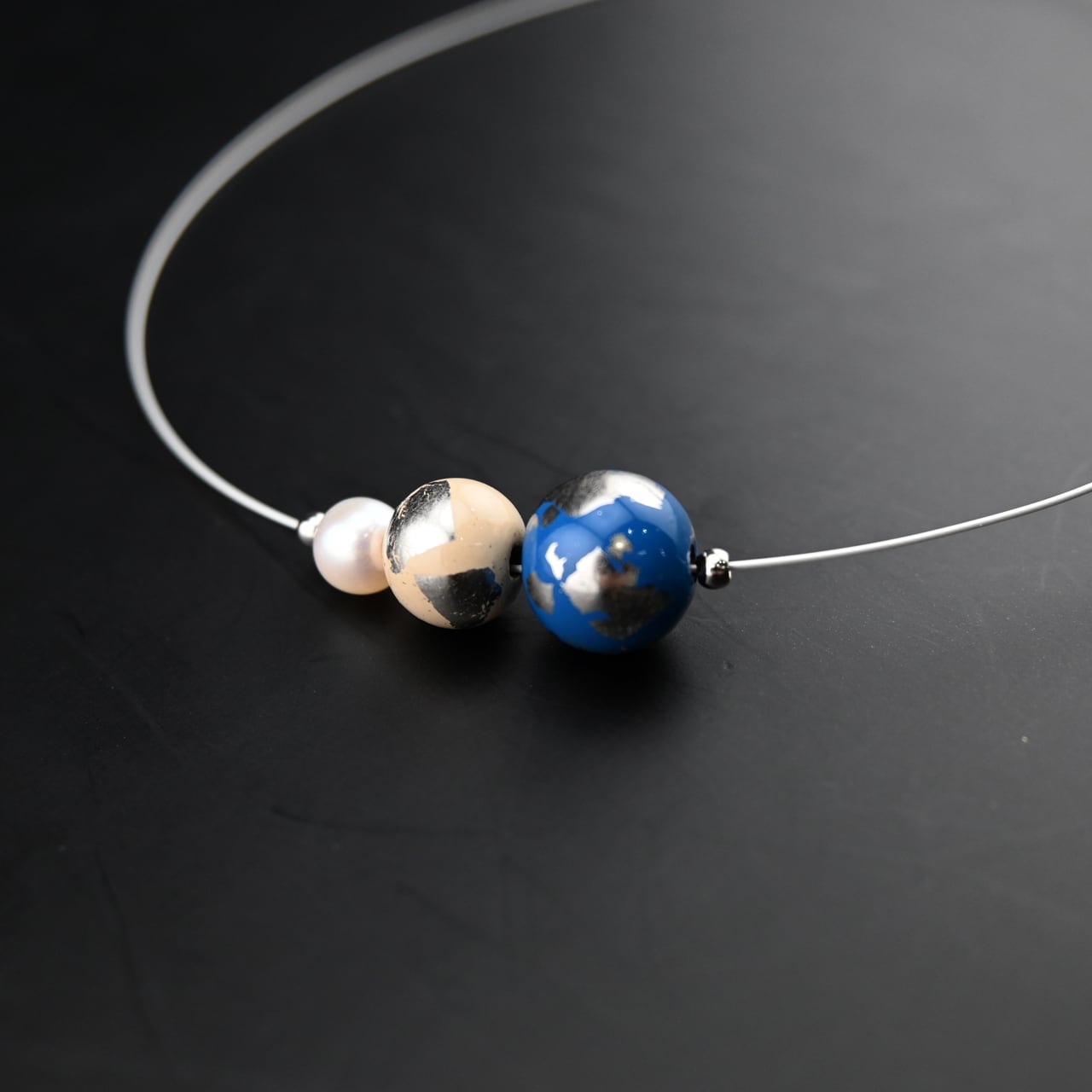 青色真珠ペンダントネックレス 能登復興応援ジュエリー】輪島漆珠 青プラチナ箔 白プラチナ箔 漆珠