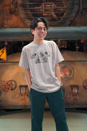 5000回公演記念・イラストTシャツ〈マジック〉