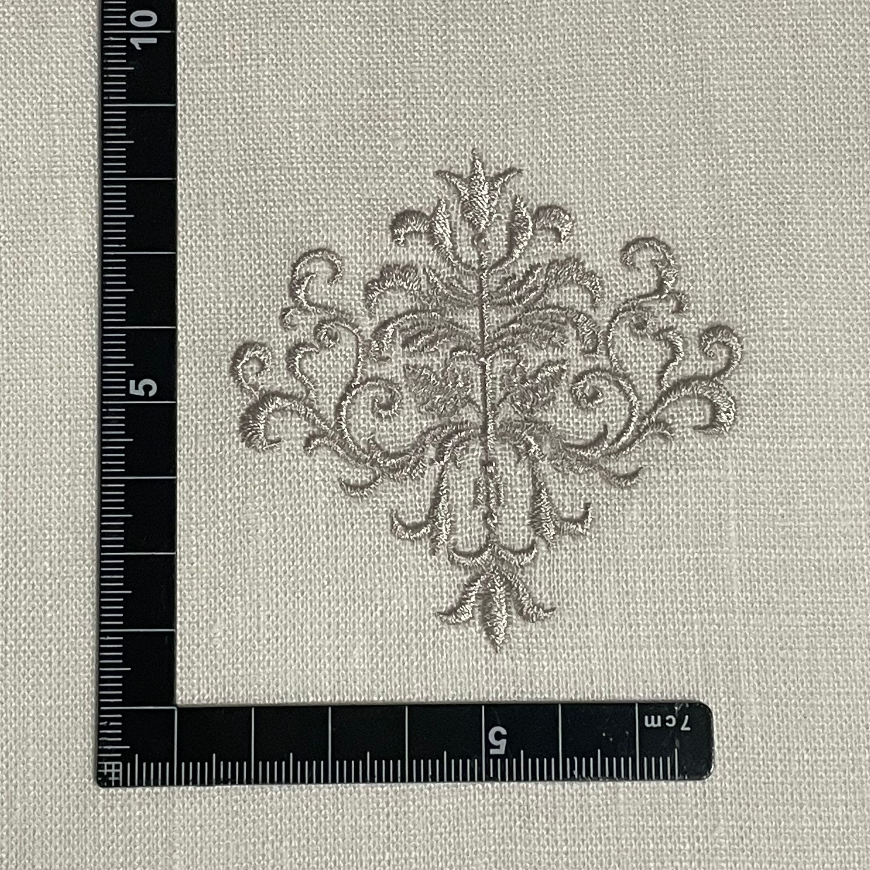 ダマスク」生地オフホワイト／刺繍ライトベージュ 080732 | AKstyle