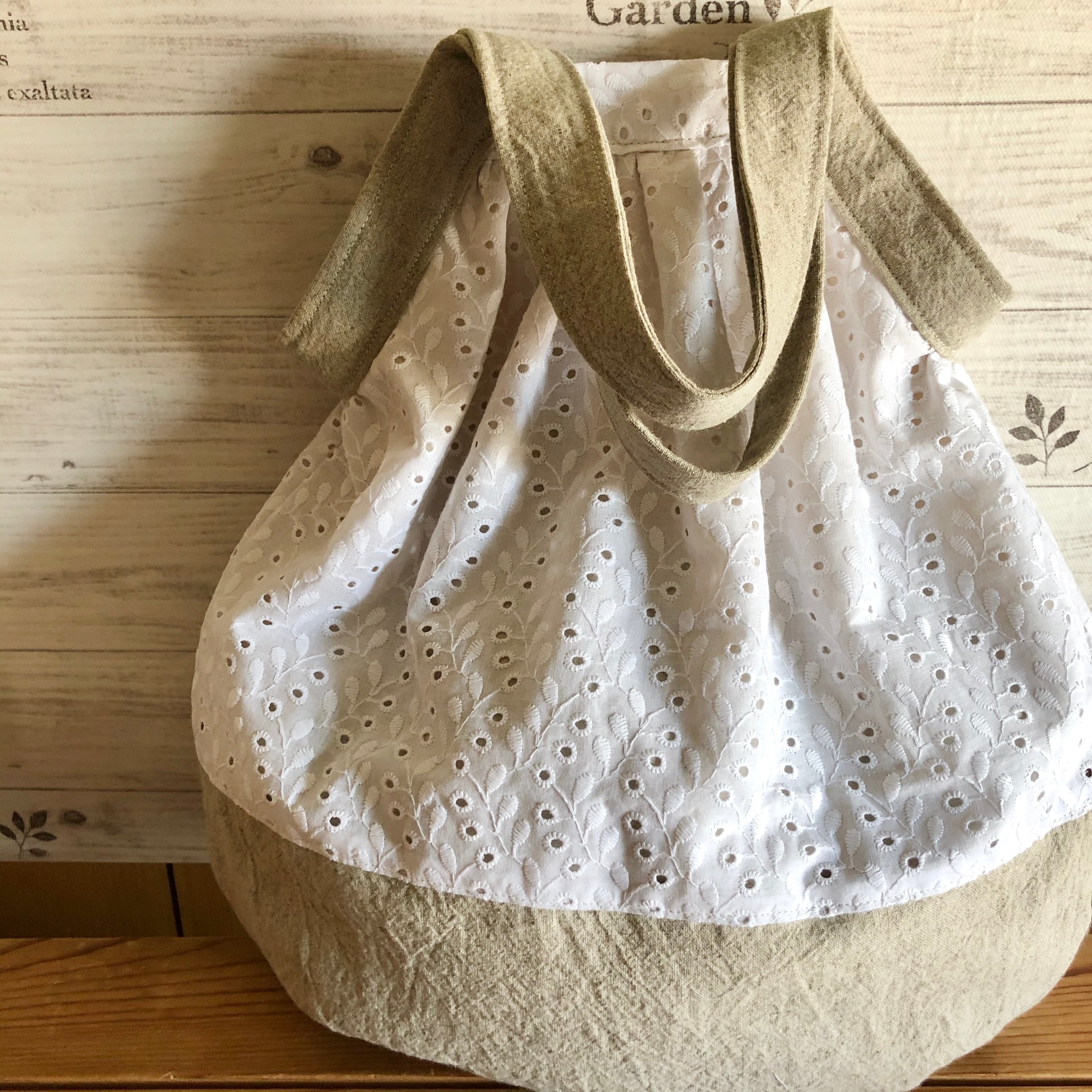 ハンドメイド**真っ白リーフ刺繍とチュールレースのグラニーバッグ 