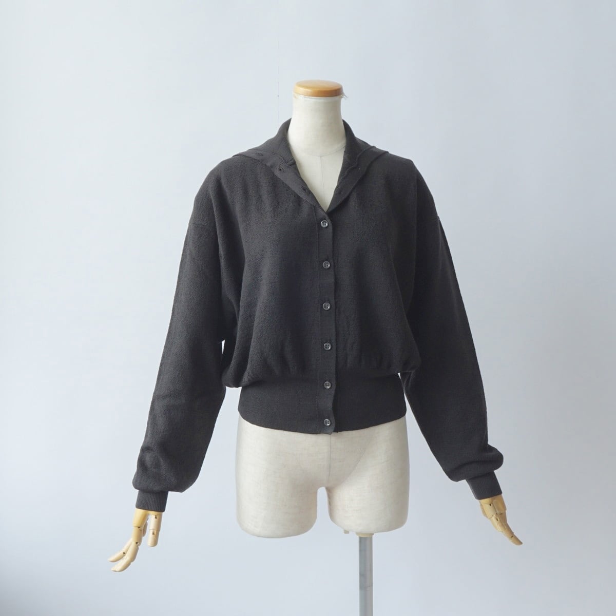 トップス Nikki ESSENTIAL PIECES Co/Si V-neck Knit Nikki ESSENTIAL PIECES/ニッキエッセンシャルピーシーズ・Big Collar
