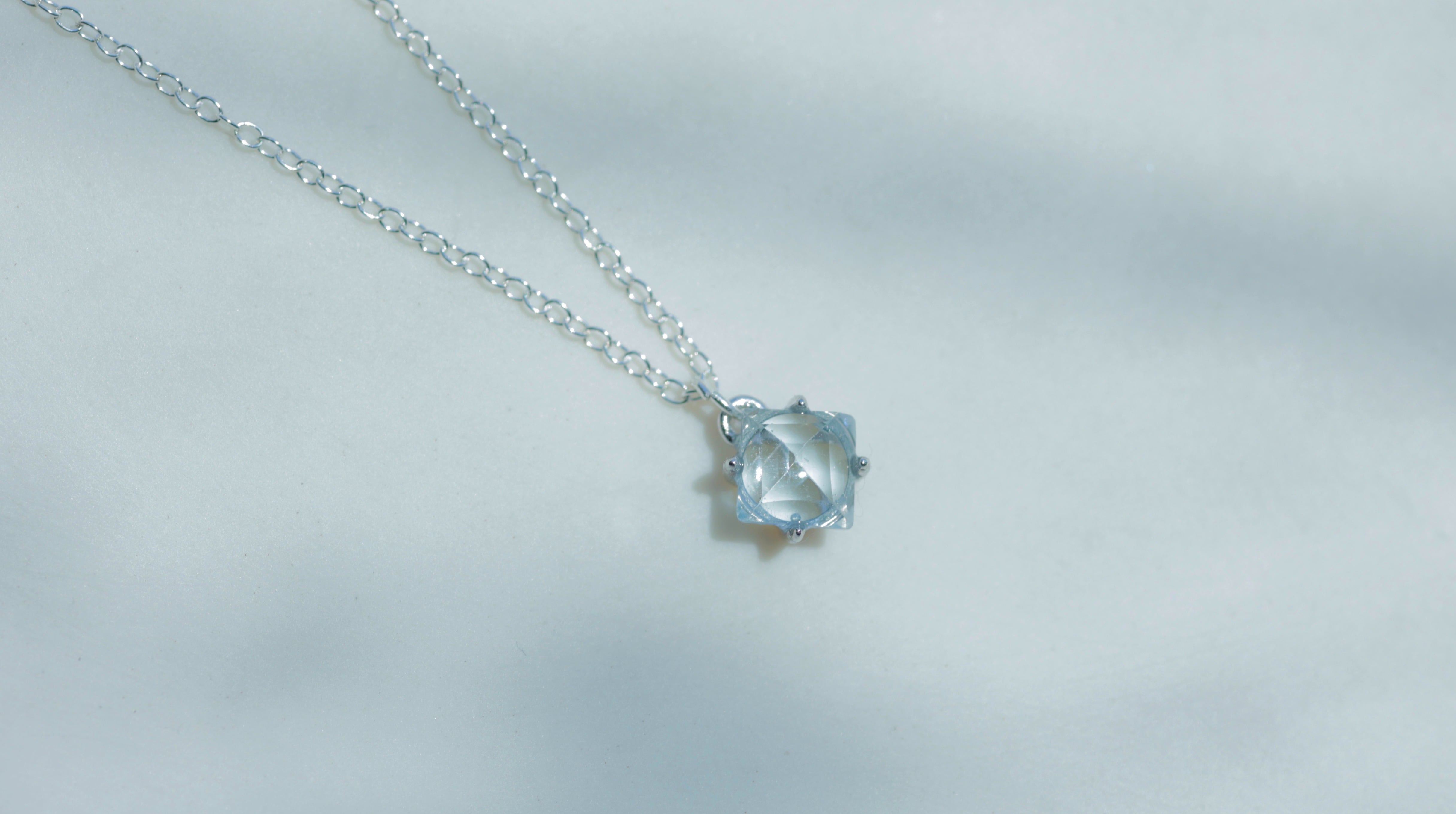 青の波光necklace