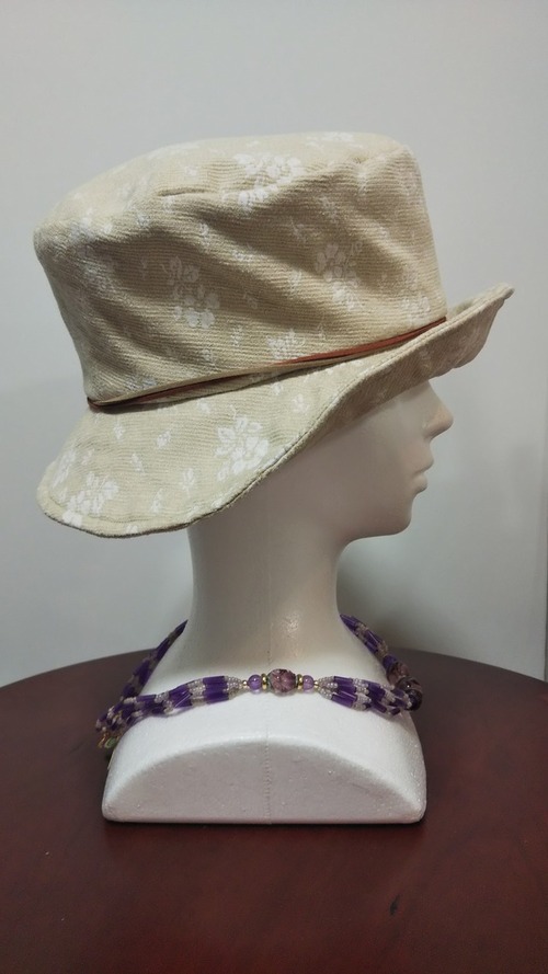 白い花柄のコーデュロイのクイーンハット ハンドメイド