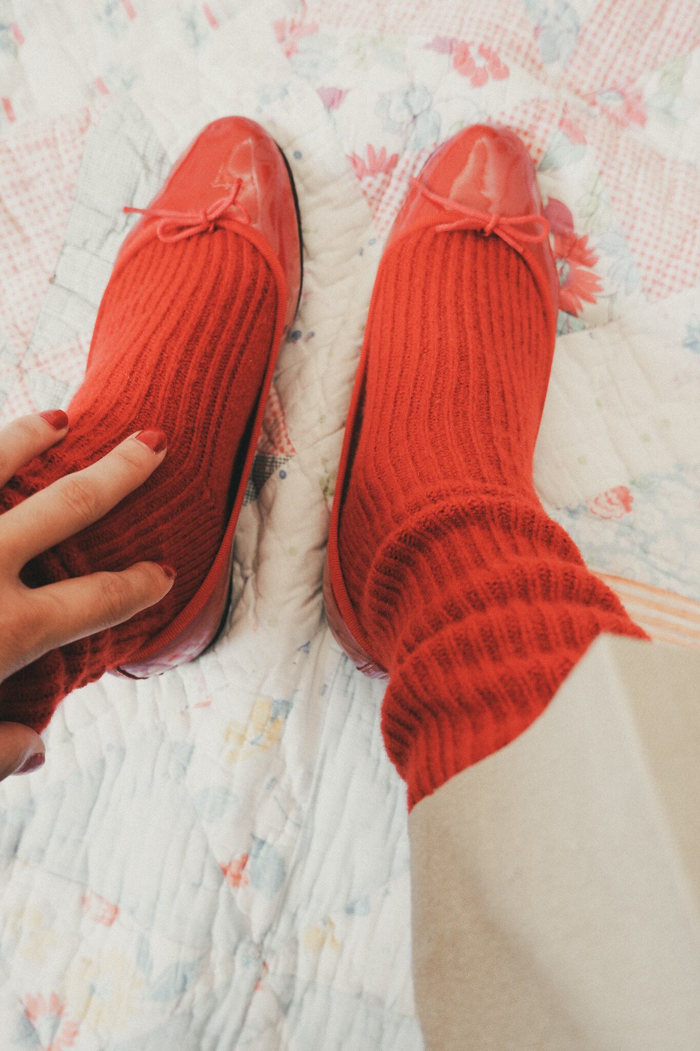 North pole Lamb’s wool socks col.tomato red l a c e f l o w e r s o c k s