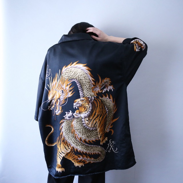 "龍×虎" black gloss fabric over silhouette h/s shirt