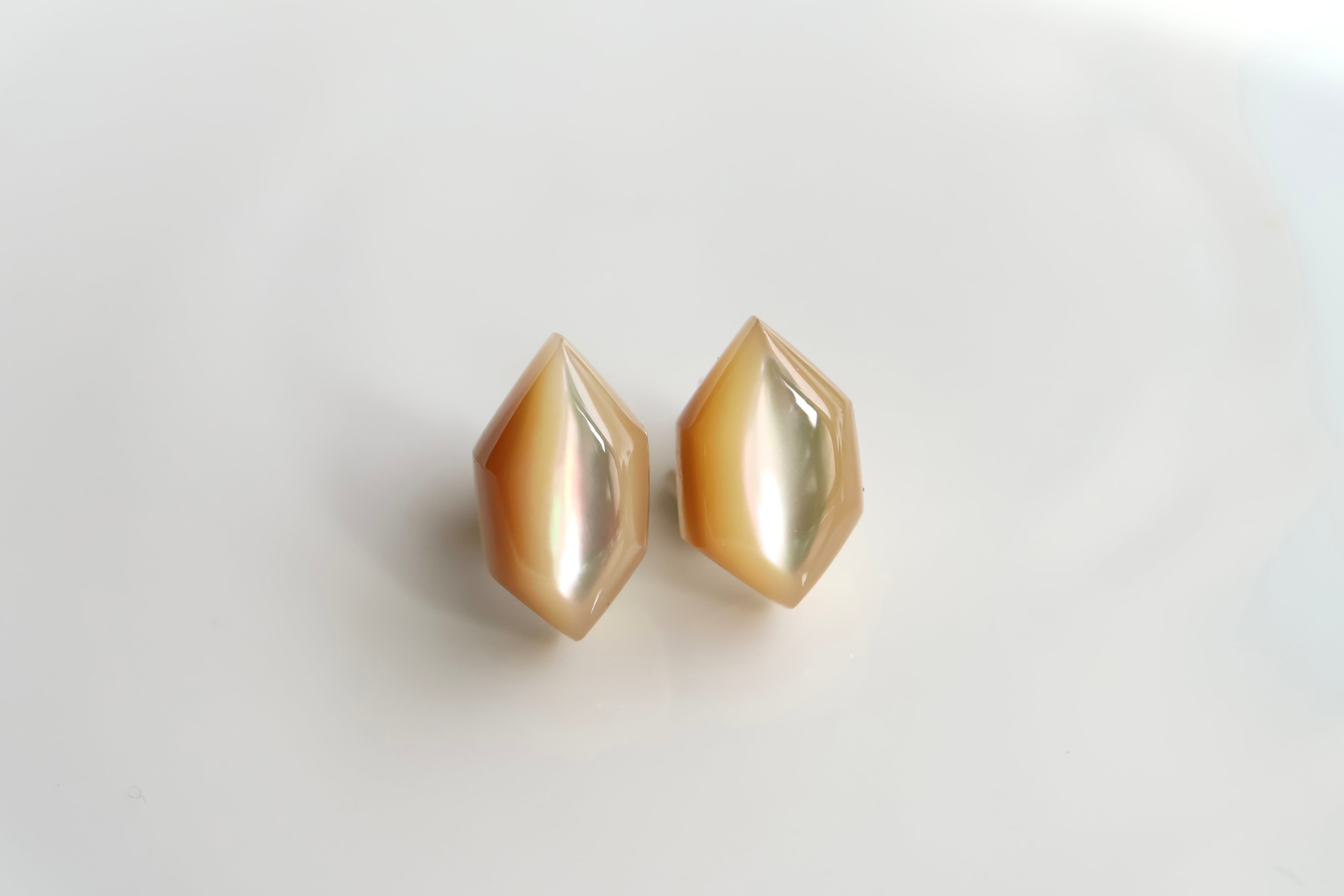 夜光貝ピアス うみのかけら | 石垣島の夜光貝アクセサリーとヒマラヤ