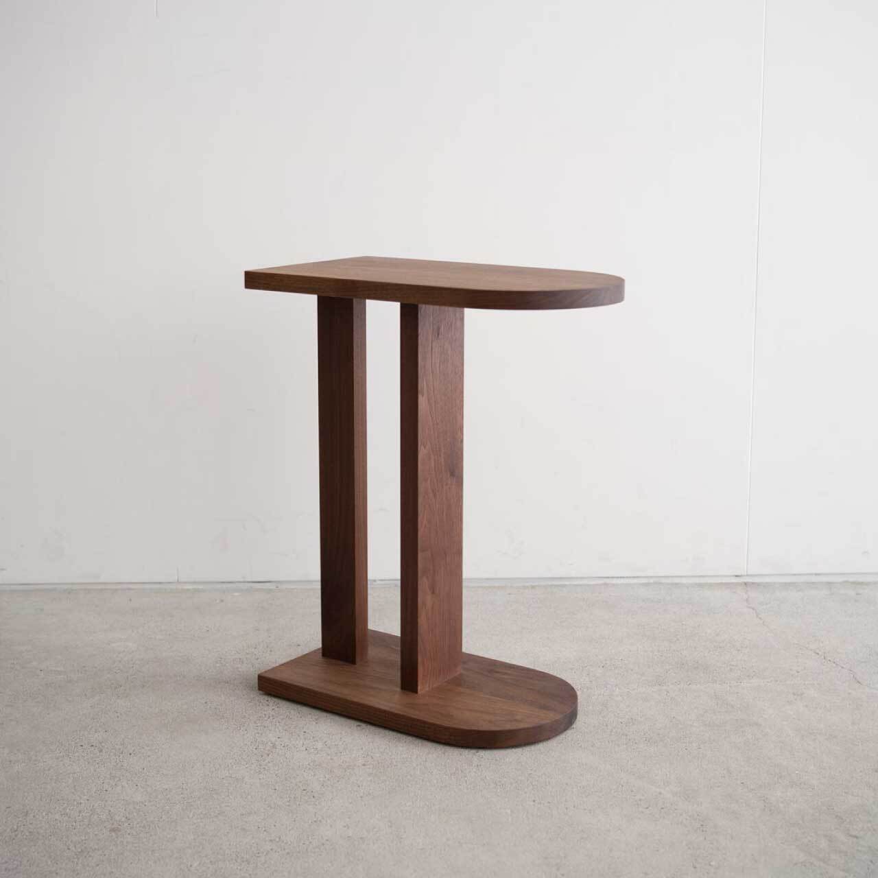 by / サイドテーブル