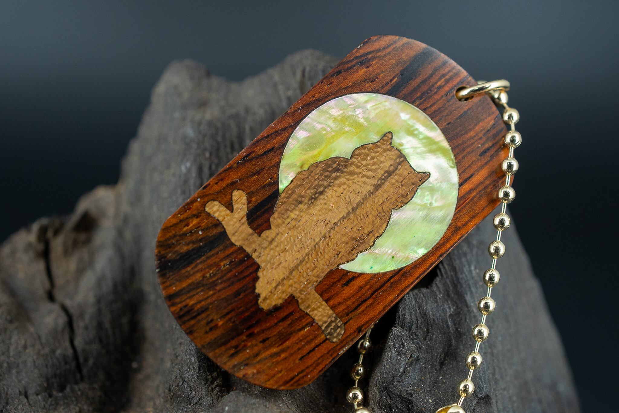 【 エスニックなローズウッド 】 ココボロ ドッグタグ象嵌 夜とミミズク