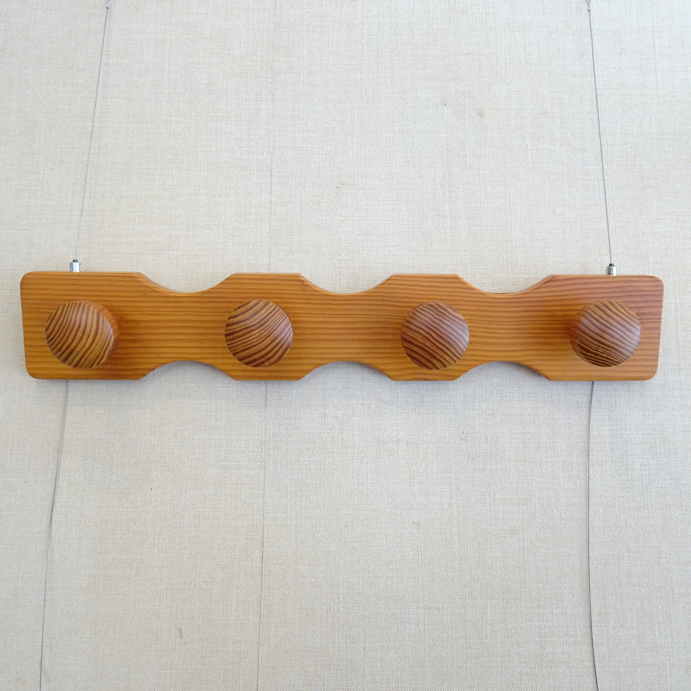 光家具製 壁付けのウォールハンガー