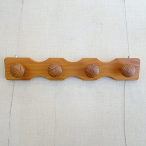 光家具製 壁付けのウォールハンガー