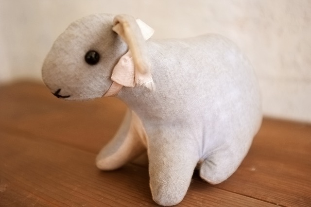 フランス 青いうさぎさんと薔薇色のリボンa ドール アンティーク