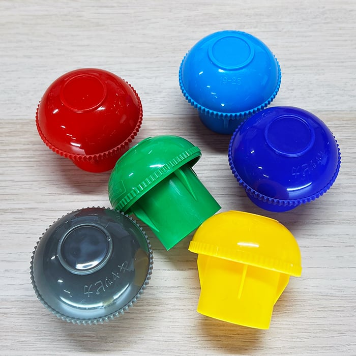 単管キャップ キャッピカ 特別色 600個 反射シール無し AR-0091 AR0091 アラオ 樹脂製 Φ48.6単管パイプ,赤や水色や青など特色対応 色により価格が変化します 様々な色に対応可能 まずはお気軽にご相談ください 赤,黒,ブラック,灰色,茶色,ブラウン,白,紫,ホワイト,乳白色,ピンク 他