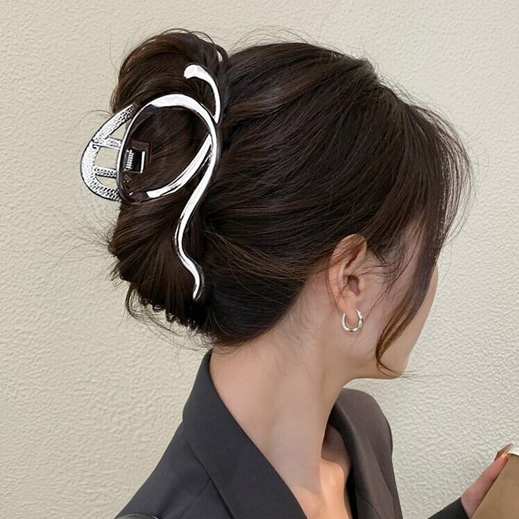 ヘアクリップ レディース クリップ ヘアアクセサリー ヘアアクセ まとめ髪 アップヘア 髪留め ヘアアレンジ ハーフアップ 清楚 かわいい 大人可愛い きれいめ カジュアル 存在感 おしゃれ 綺麗 お嬢様 大人 フェミニン こなれ感 ラフ キュート ガーリー ナチュラル クール かっこいい 抜け感 ビジネス OL 通勤 学生 通学 デート お出かけ 女子会 お泊まり 休日 散歩 金 ゴールド 銀 シルバー オールシーズン お呼ばれ パーティー 10代 20代 30代 韓国 モテ トレンド 送料無料