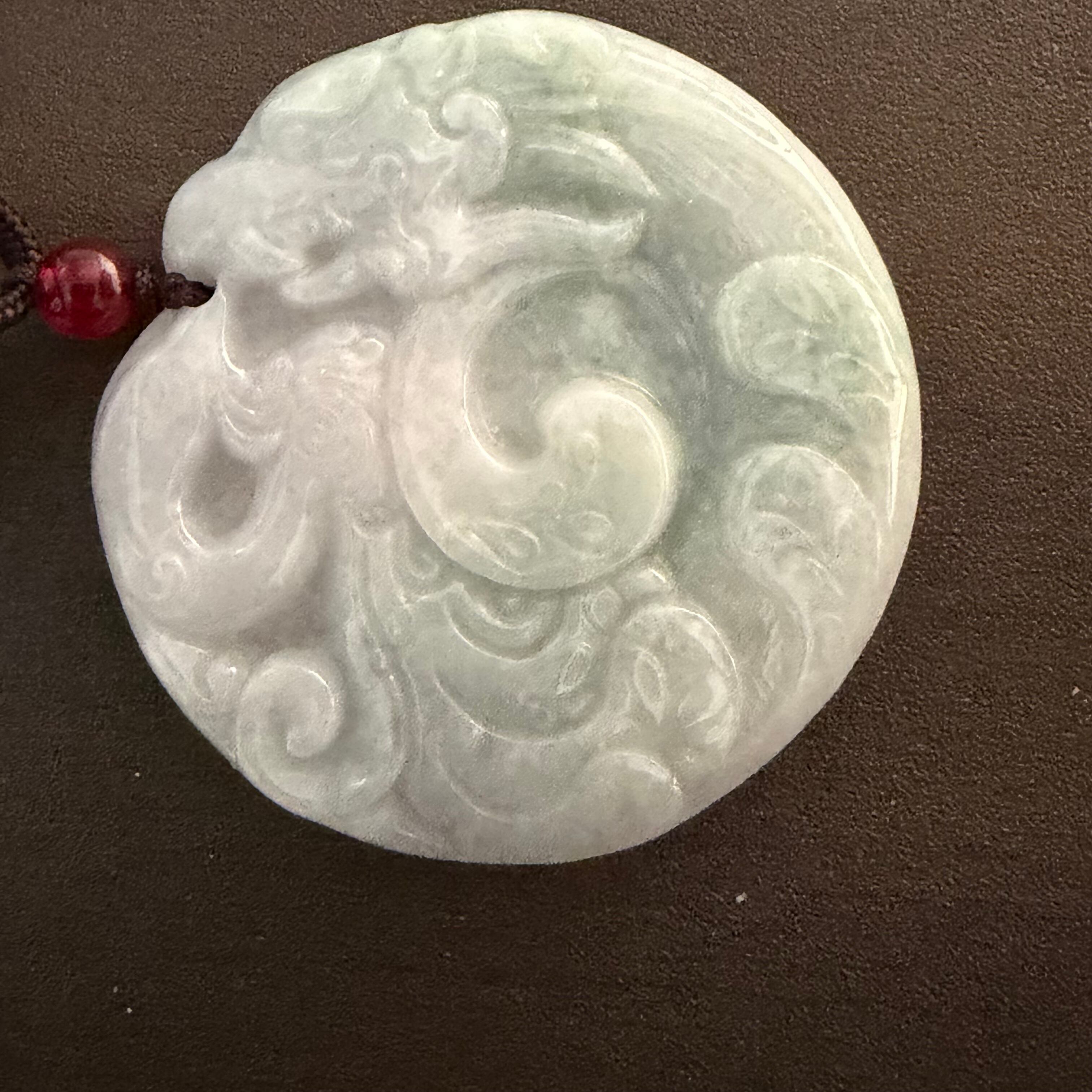 本翡翠ペンダント 氷種 彫刻 無含浸 無着色 お花模様 可愛い 魔除け