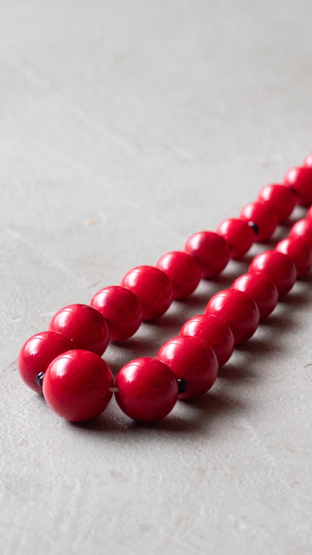 unknown used Graduated red beads necklace