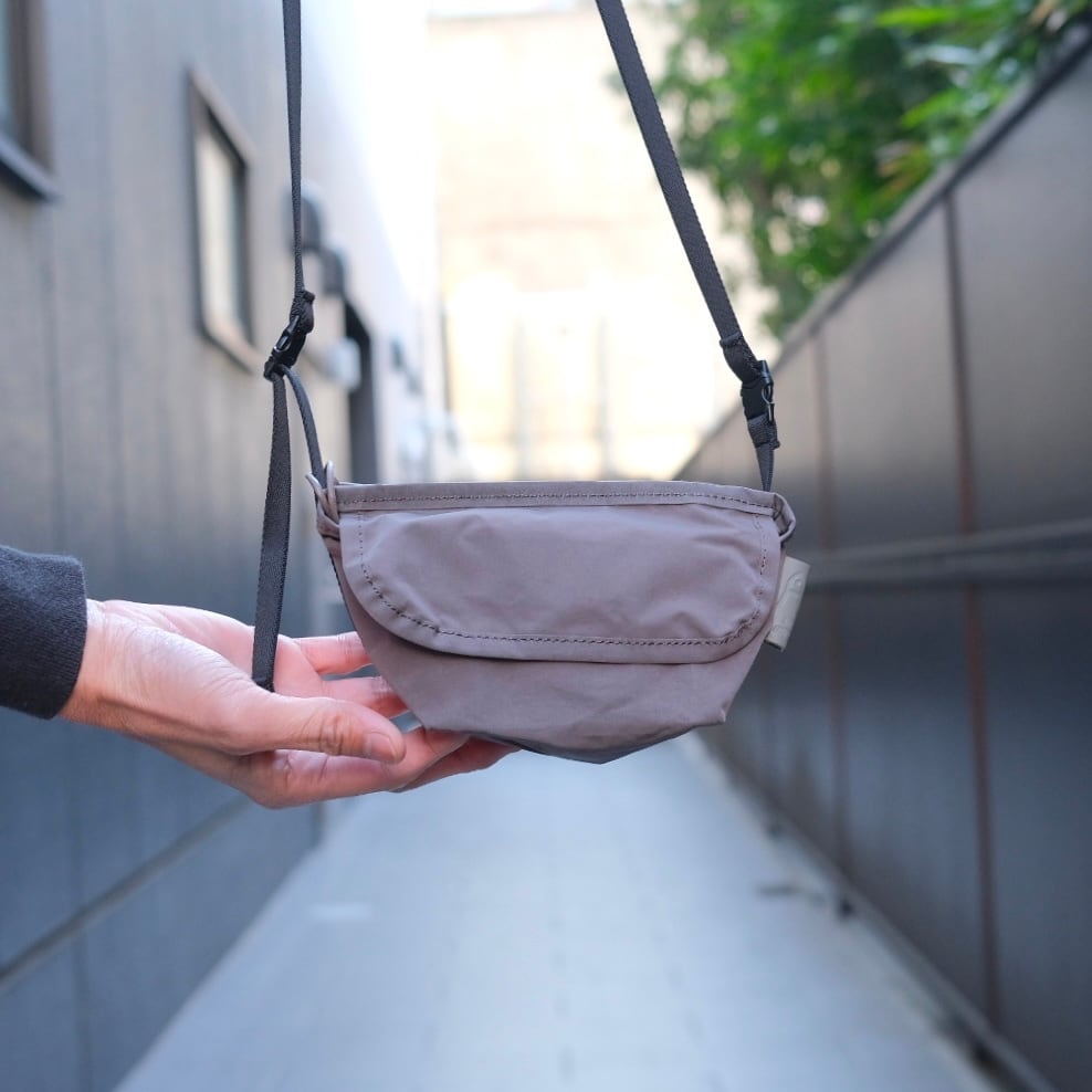 AMIACALVA(アミアカルヴァ) / Split Yarn portable messenger -Gray