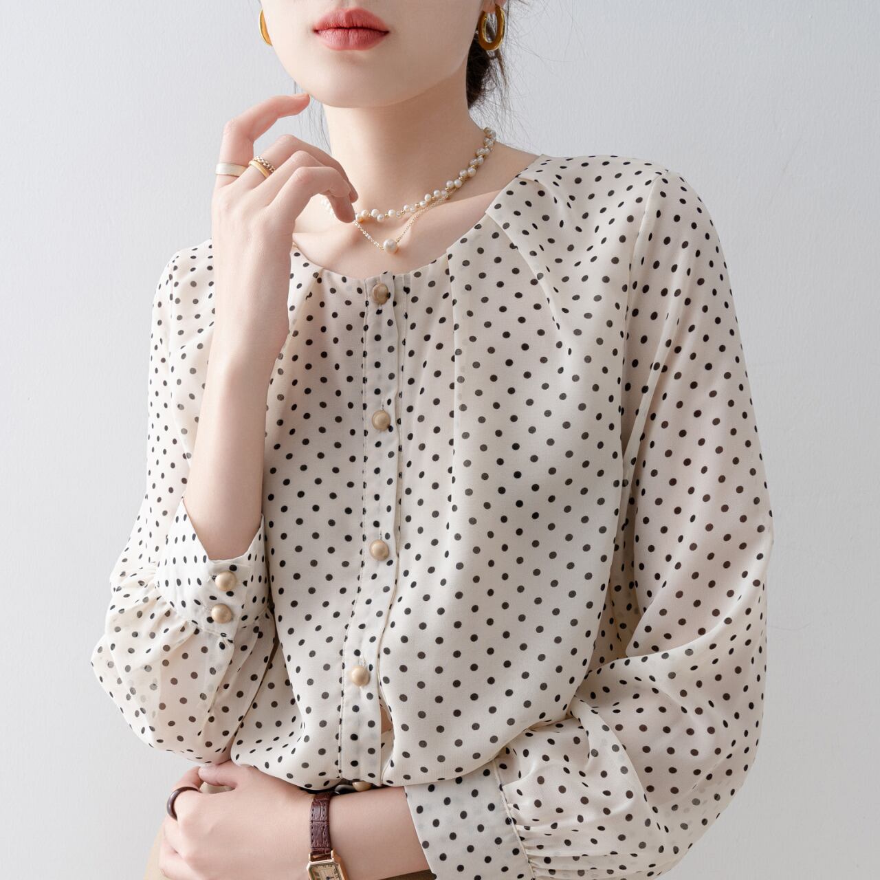 ドット ラウンドネック トップス