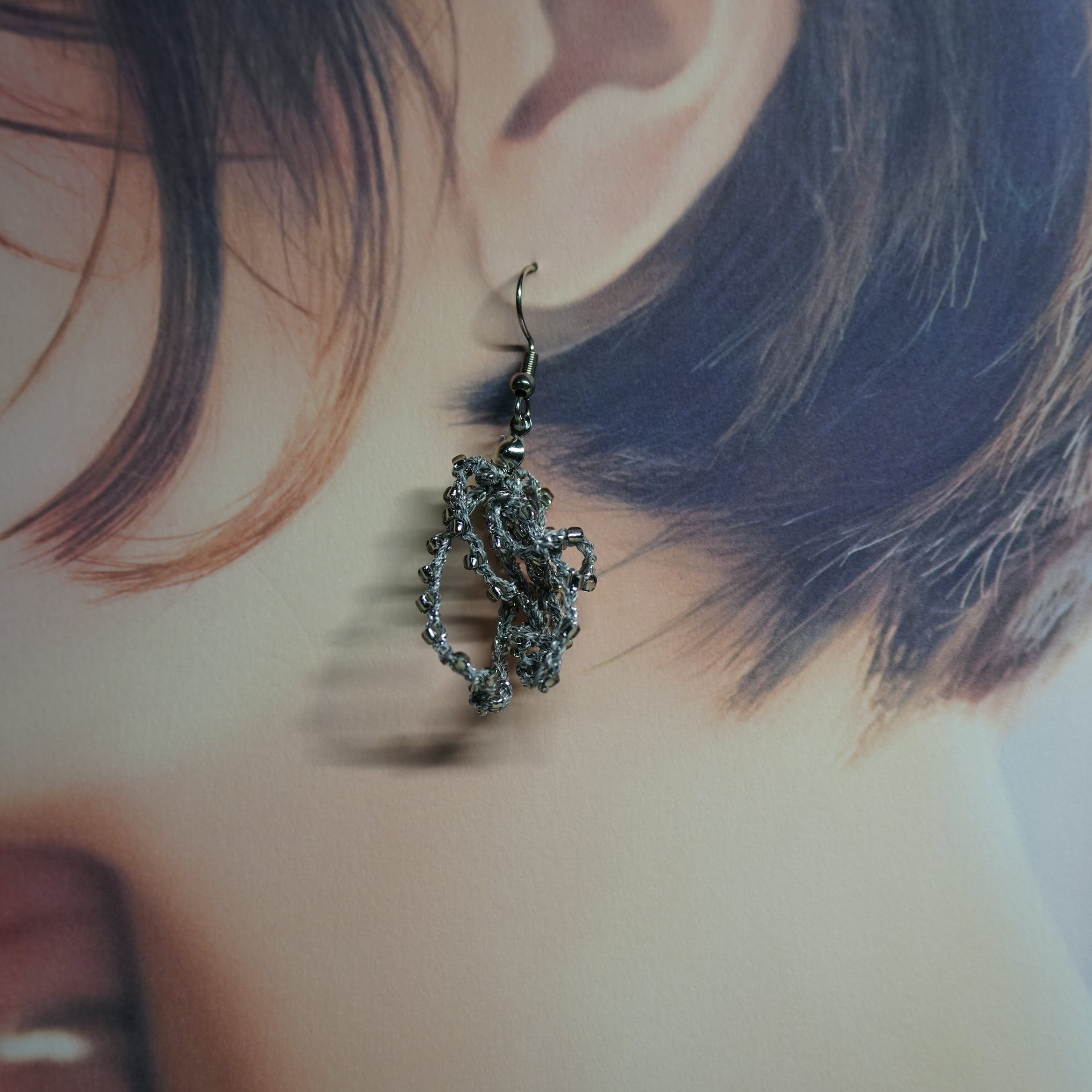 ビーズクロッシェ じゃらじゃらピアス シルバー×シルバー