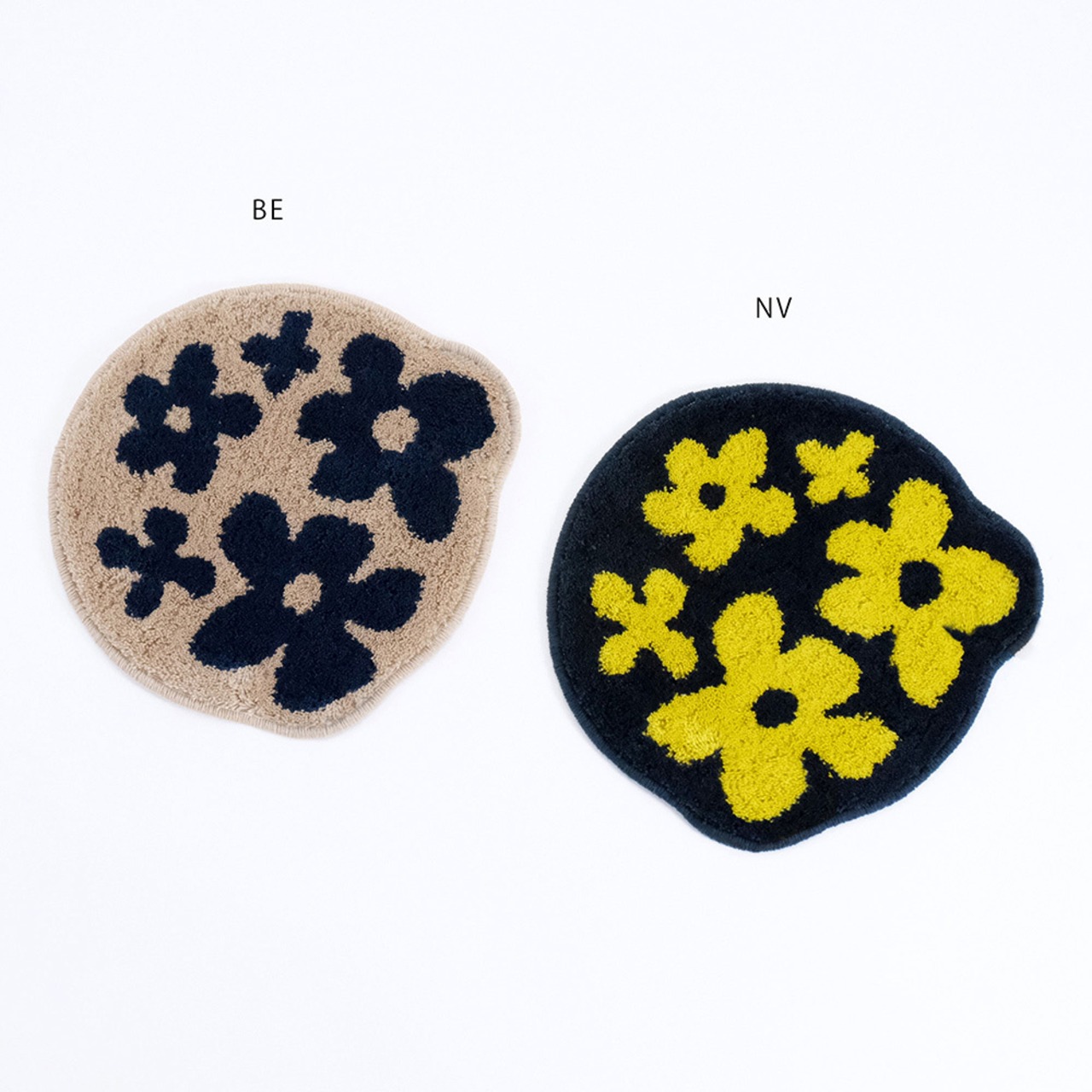 フック織で作った花が咲き誇るチェアパッド