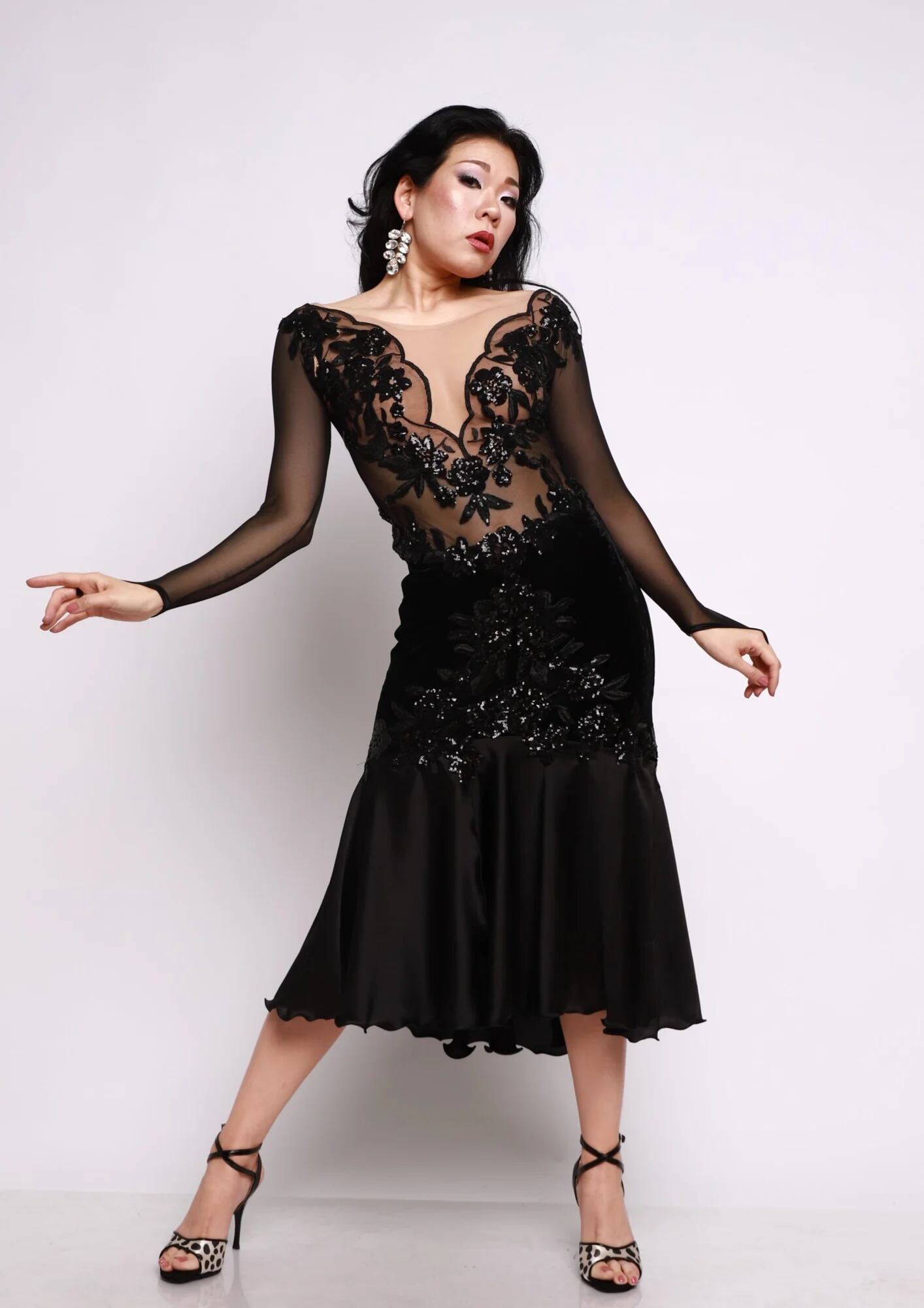 VESTIDO DE MIMI PINZON　ステージ用　黒色ベロア×レース長袖ドレス
