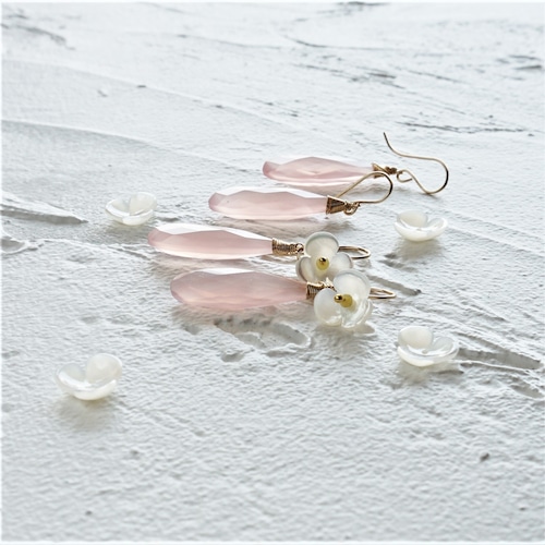 送料無料14kgf*Shell flower Pink Chalcedony pierced earrings