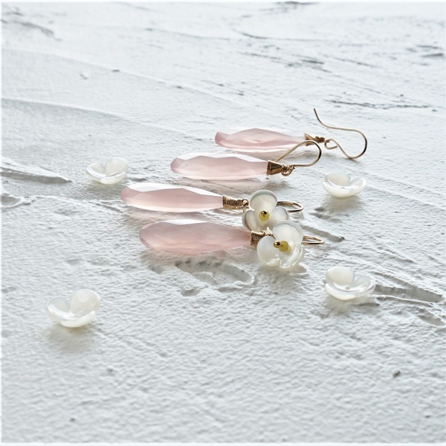 送料無料14kgf*Shell flower Pink Chalcedony pierced earrings