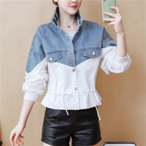 【送料無料】 デニムジャケット アウター 羽織り ジャケット ショート 袖あり 長袖 Vネック フレア Aライン バイカラー 異素材切り替え ドッキング ロゴ入り 薄手生地 かわいい 大人可愛い 綺麗 シンプル カジュアル おしゃれ お洒落 大人女子 こなれ感 コンサバ 定番アイテム 体型カバー 無地 20代 30代 40代 レディース 女性用 デート お出かけ 女子会 お呼ばれ お茶会 授業参観 休日 誕生日会 アウトドア 秋 着回し 韓国 オルチャン ファッション プチプラ ホワイト ブラック