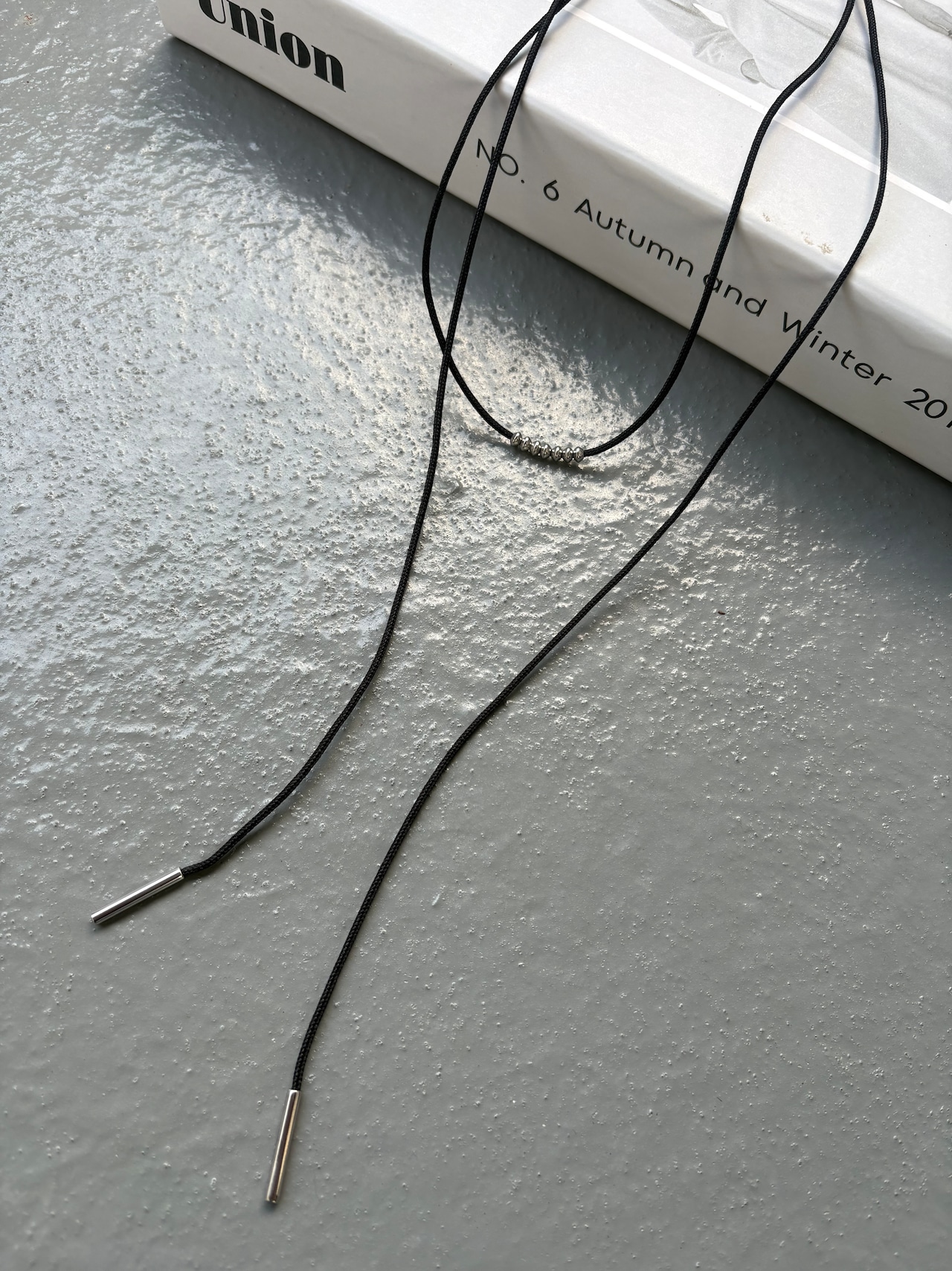 コードチョーカーロングネックレス