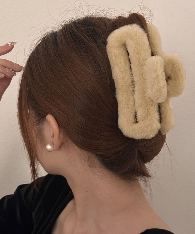 ヘアクリップ ファーバンスクリップ 大人可愛い ふわふわ ヘアアクセサリー もこもこ お洒落