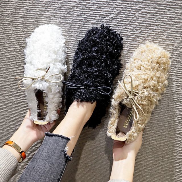 秋冬にぴったり！レディース 暖かいファーシューズ ボアシューズ 韓国ファッション / Fur Mongolia female autumn and wild fashion shallow flat peas shoes (DCT-5605147261568)