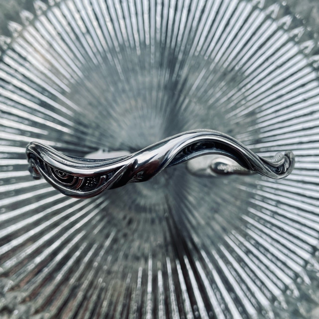 AVB-21 psychedelic eye bangle | avatara