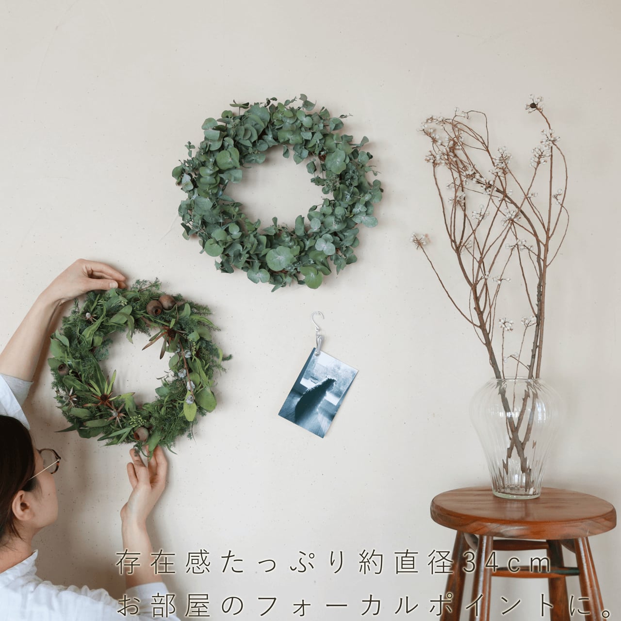 ユーカリと白い実を針葉樹と紡いだ　冬支度を始める大きな　クリスマス　リース ユーカリと白い実を針葉樹と紡いだ 冬支度を始める大きな クリスマス