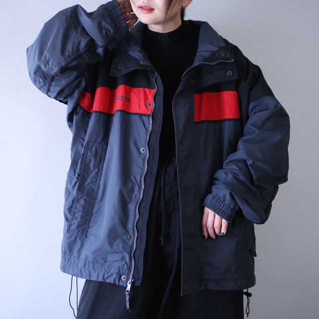 "Columbia" 3-tone good coloring over silhouette mountain jacket