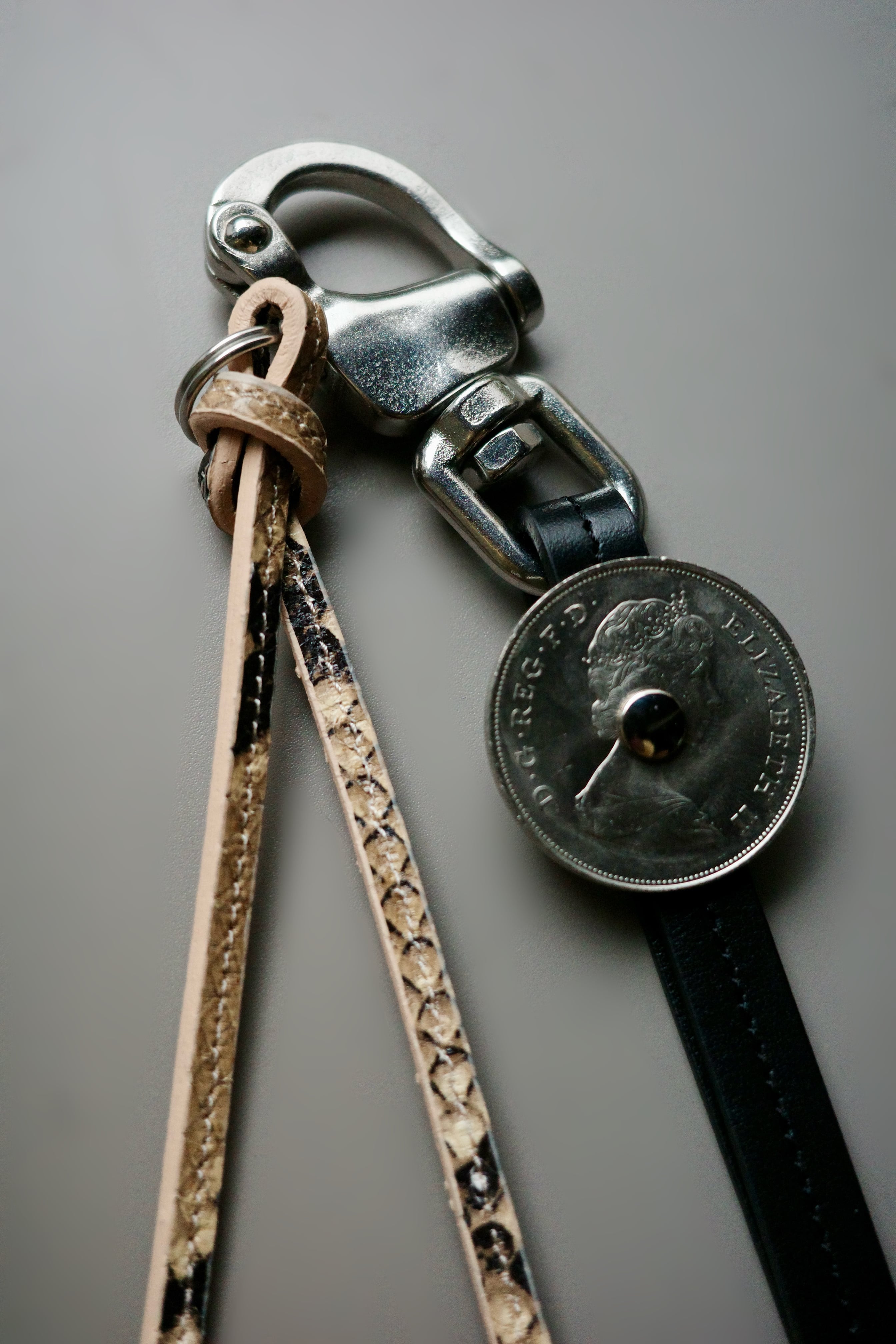 six95 ショートキーリングチャーム SIX 95【Commemorative Keyring -Black/Beige-】 | lloomm