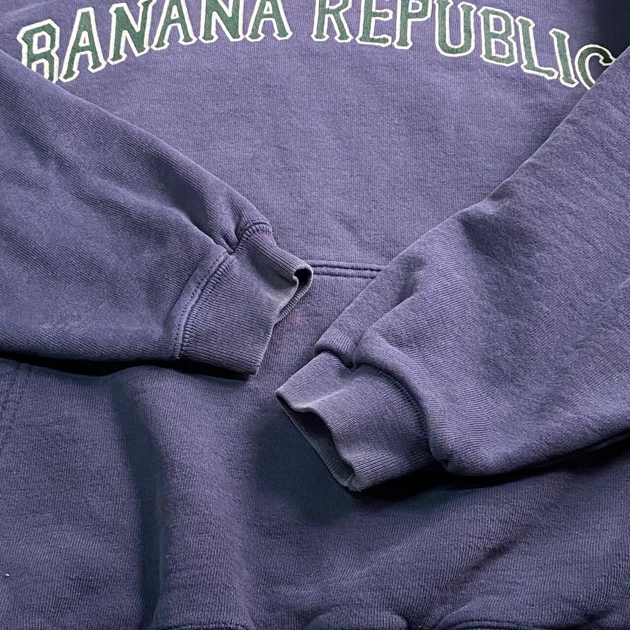 90年代 BANANA REPUBLIC バナナリパブリック ナス紺 カレッジタイプ フロントロゴプリント スウェットパーカー メンズL相当 古着  バナリパ 90s ヴィンテージ ビンテージ ネイビー 【パーカー】【WS2202-15】 | cave 古着屋【公式】古着通販サイト powered 